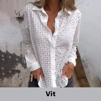 Opengewerkte witte blouse met leeg patroon
