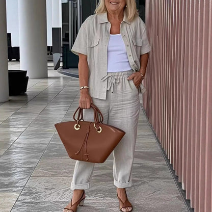 Kort mouwen shirt en wijde broek van katoen en linnen
