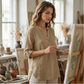 Casual top in effen kleur met knoopjes en zijsplit