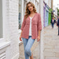 Damesblouse met V-hals, kanten rand en knopen
