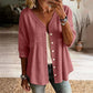 Damesblouse met V-hals, kanten rand en knopen