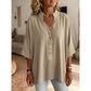 Damesblouses met halflange mouwen, knoopsluiting en V-hals