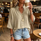 Damesblouses met halflange mouwen, knoopsluiting en V-hals