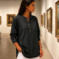 Losvallend denimshirt met V-hals voor dames