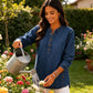 Losvallend denimshirt met V-hals voor dames