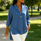 Damesblouse met sjaalkraag en knopen aan de voorkant