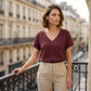 👕☀️🌿 TIJDELIJKE AANBIEDING: 50% KORTING! Dames-T-shirt met V-hals voor de zomer – Zachte, ademende en lichte katoenmix – Perfect voor ontspannen dagen, boodschappen of relaxte weekendochtenden 🌸😌