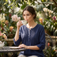 Damesblouse met lange mouwen, plooien en Henley-hals
