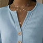 👚Topkeuze - Henley-shirt met V-hals en wafelstructuur – Ademende stof en veelzijdige effen kleuren 🌿