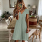 👗Topkeuze – Jurk met V-hals en gaatjespatroon, afgewerkt met geschulpte rand – Lichtgewicht en romantisch, ideaal voor tuinfeesten of een brunch 🌿
