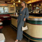 Elegante jumpsuit met V-hals, wijde pijpen en riem