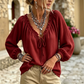 Loszittende damesblouse met ruches en strik in de hals
