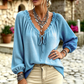 Loszittende damesblouse met ruches en strik in de hals