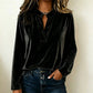 Elegant fluwelen damesmodel met V-hals
