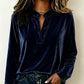 Elegant fluwelen damesmodel met V-hals