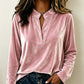 Elegant fluwelen damesmodel met V-hals