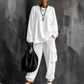 Set bestaande uit een casual dames-top met ronde hals en een cargobroek