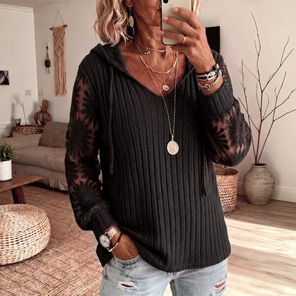 Elegante gebreide trui met capuchon en kant – Vrouwelijk detail, comfortabel om te dragen ✨🧶
