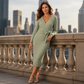 Elegant V-hals gebreid geribd overslagjurk met strik voor dames