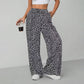 Damesmode: rechte, wijde broek met luipaardprint