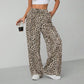 Damesmode: rechte, wijde broek met luipaardprint