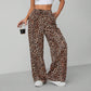 Damesmode: rechte, wijde broek met luipaardprint