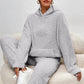 Loungebroek met capuchon en zachte fleece voor dames: set van sweatshirt en broek
