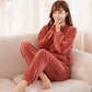 Loszittende, warme pyjamaset voor dames van zacht koraalkleurig pluche